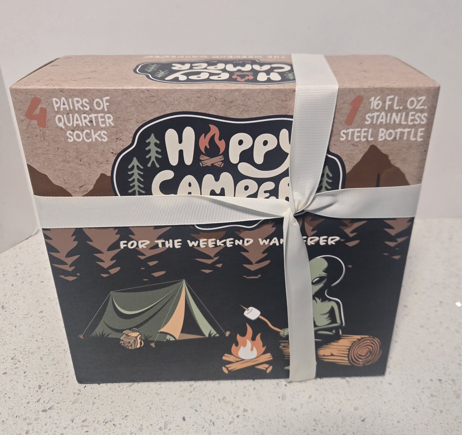 NIB Happy Camper Gift Set – Water Bottle & 4 Pairs of Men’s Quarter Socks