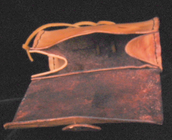 BUSHCRAFT LEATHER POUCH/BAG