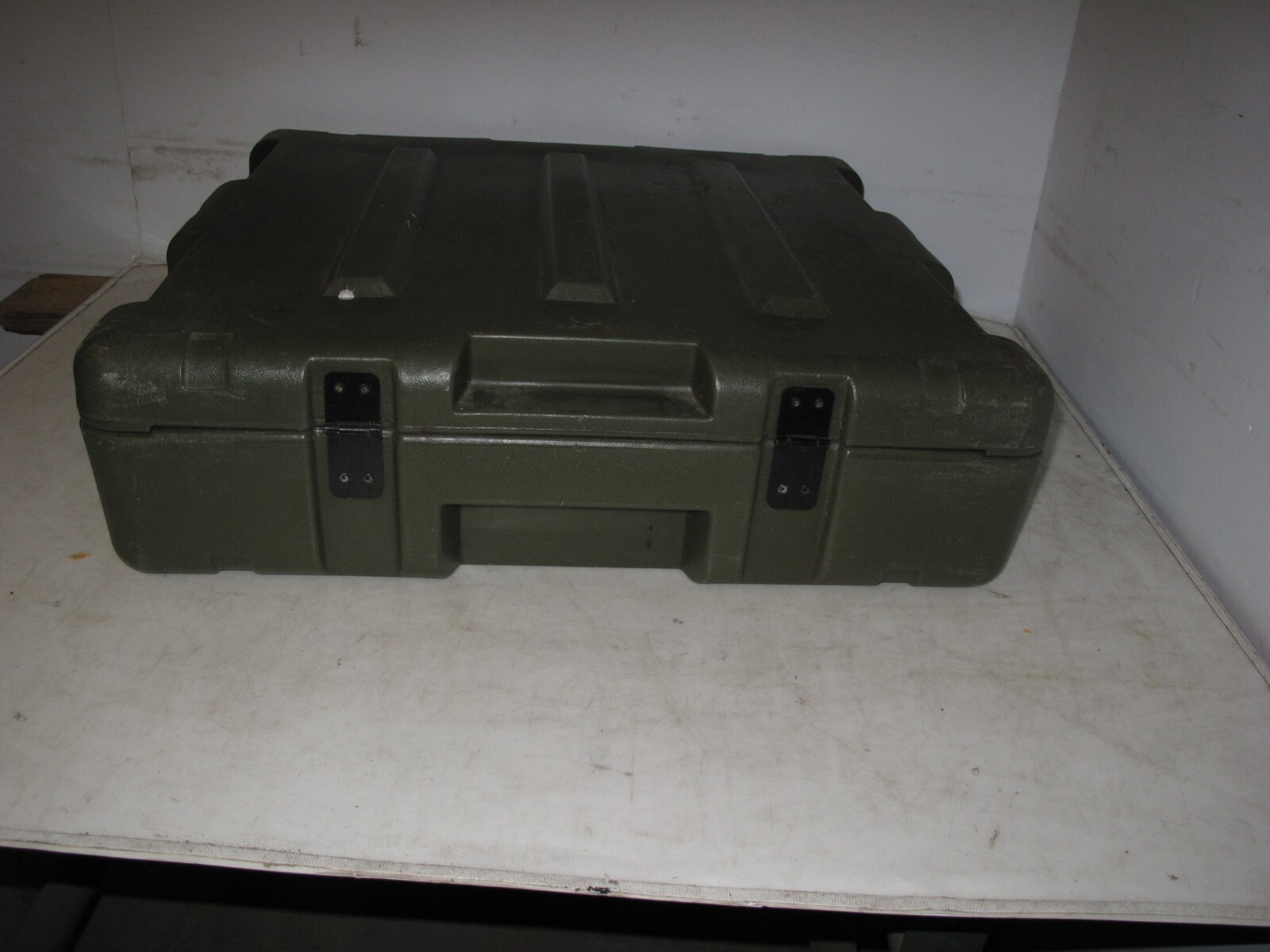 Hard Case Military Plastic 24x22x7 Divided Hinged Lid Miltope Laptop