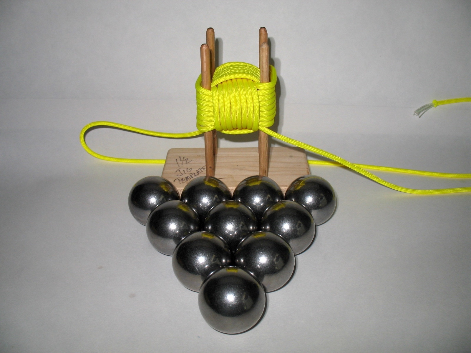 One 1-1/2″ Monkey Fist Jig (MoFiJi) Speed pack with 10 balls Made in the USA