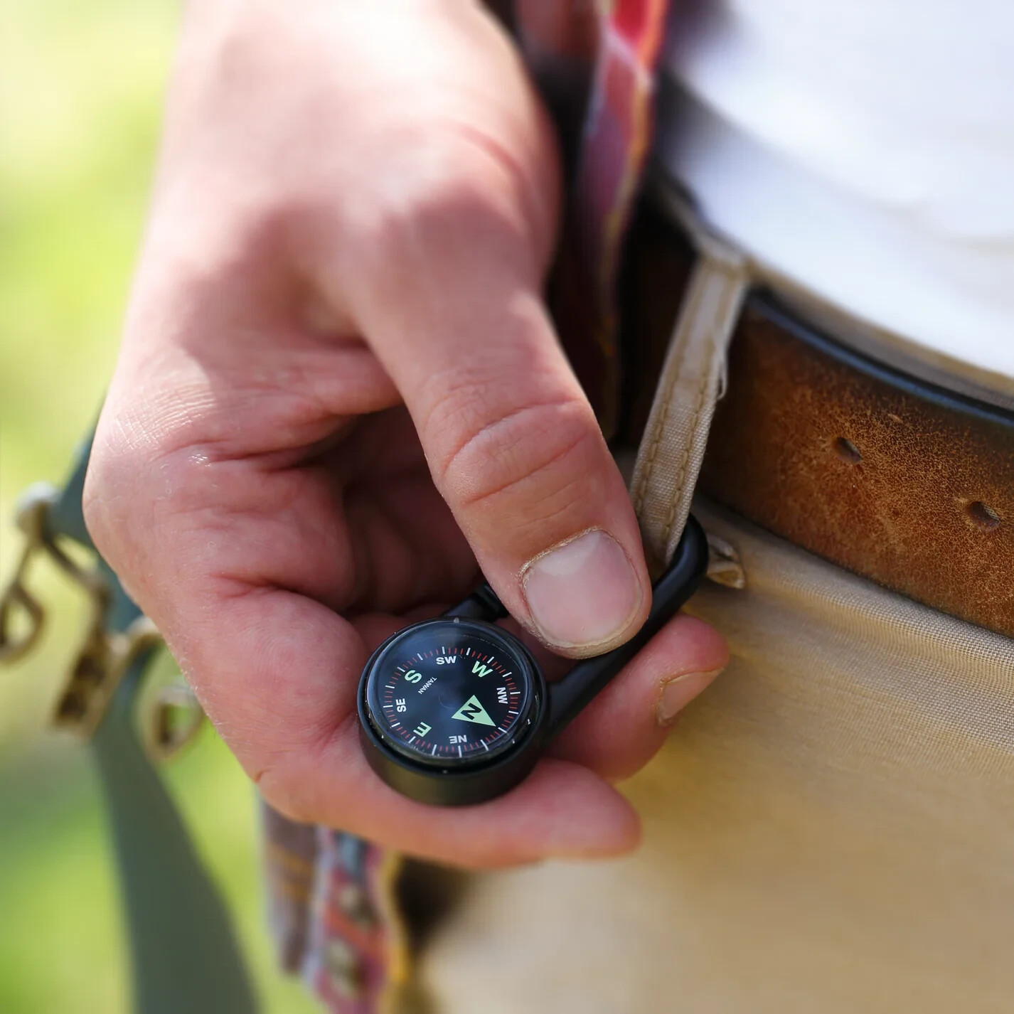 Coghlan’s Carabiner Compass – Compact Lightweight – Survival – Glow In Dark 1985