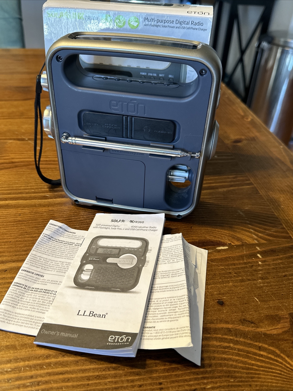 SOLARLINK FR360 Emergency Weather Radio Flashlight Solar Power USB PORT LL BEAN