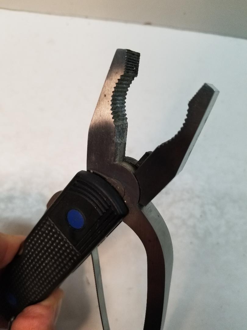 Outdoor Emergency Survival Multi-Tool Kit: Knife, Pliers, Saw, Opener, Philips