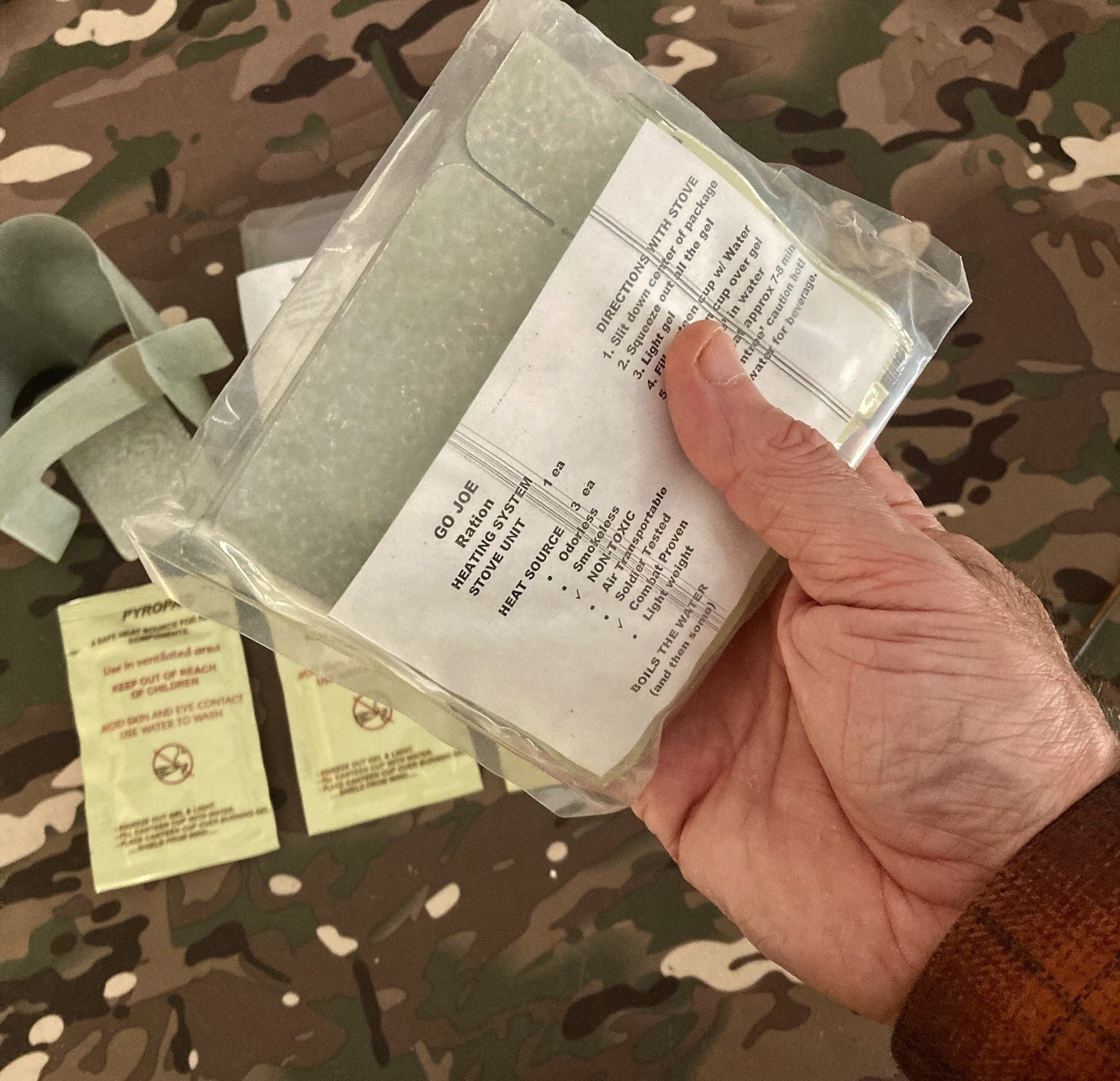 Go Jo Field Ration Heating Set with Stove and 3 Pyropac Firestarting Gel Packets