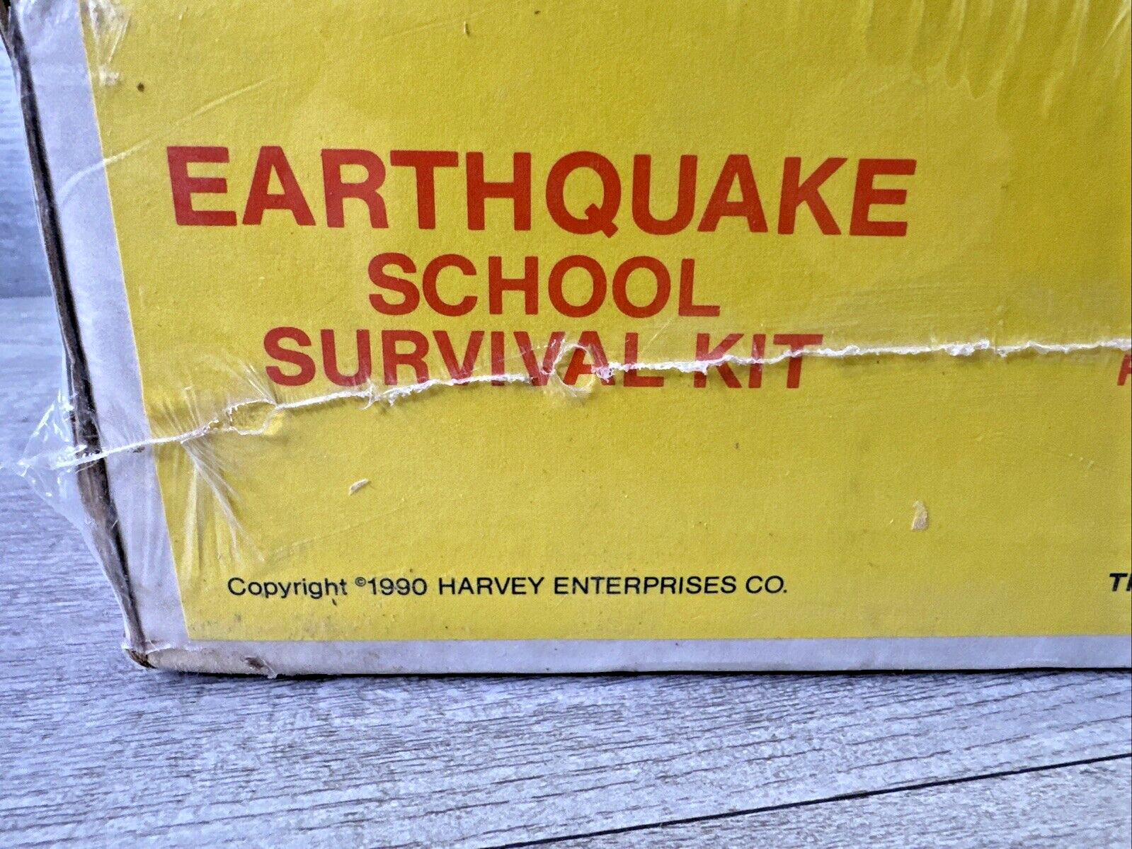 1990 Earthquakes Tornadoes & Hurricanes Survival Kit Harvey Enterprises Co. 1001