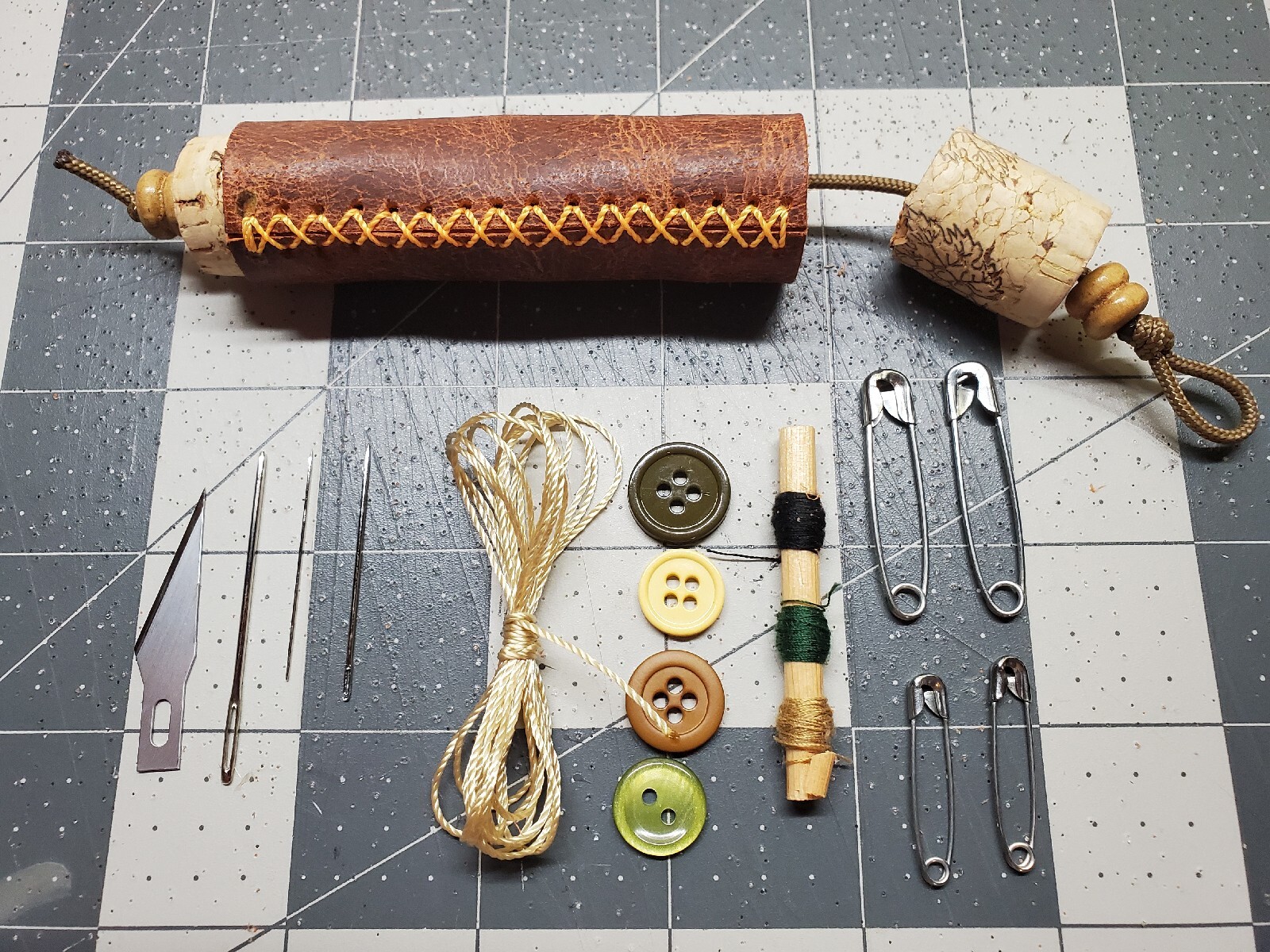 Bushcraft Fix It Kit (sewing kit)