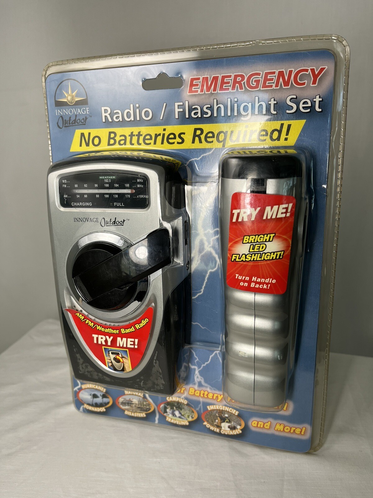 NWT Innovage Outdoor Emergency Radio Flashlight Set No Batteries Needed