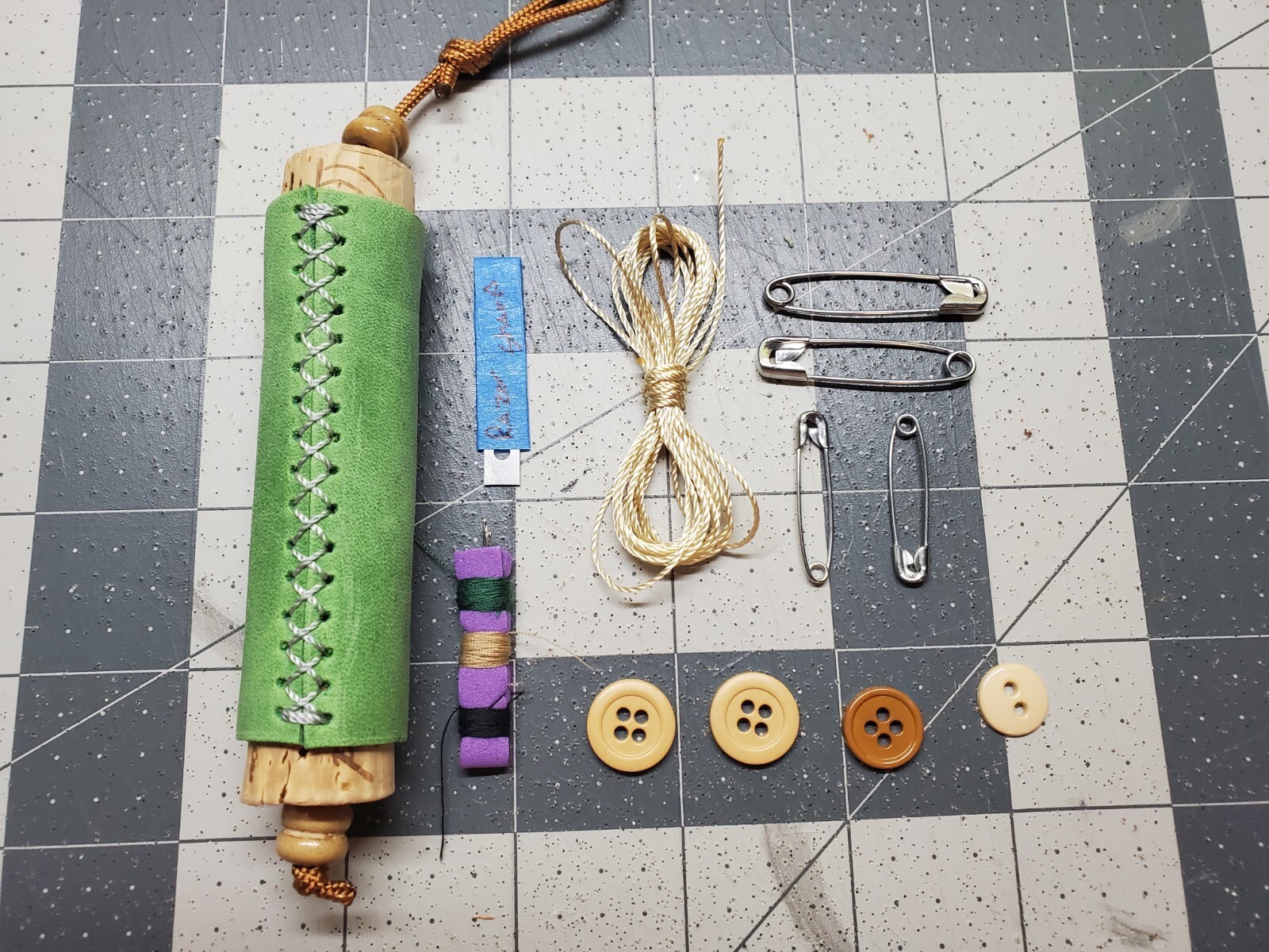 Bushcraft Fix It Kit (sewing kit)