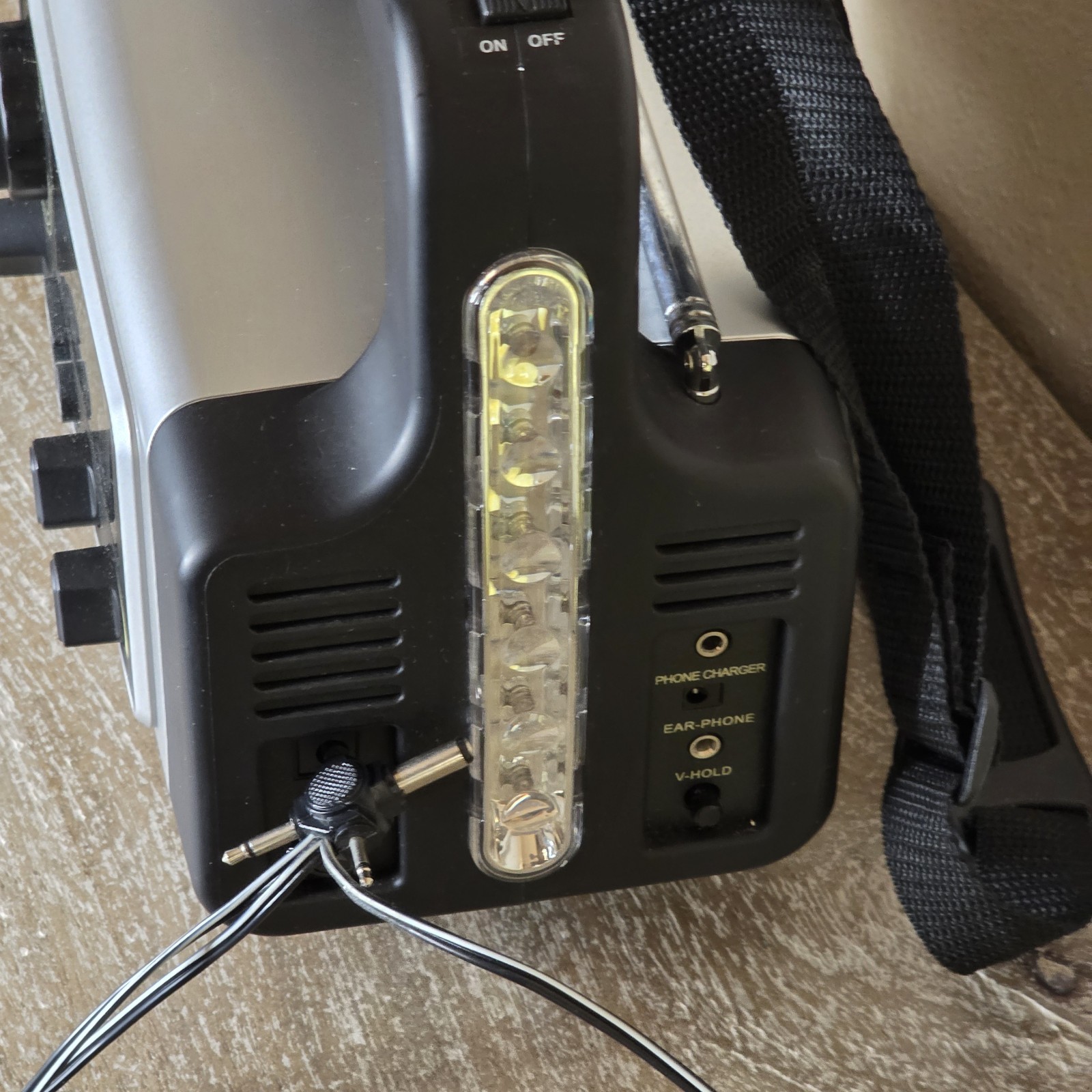 Vector Stormtracker Elite WC300DSV TV Lantern AM/FM Weather Alert Radio – Read
