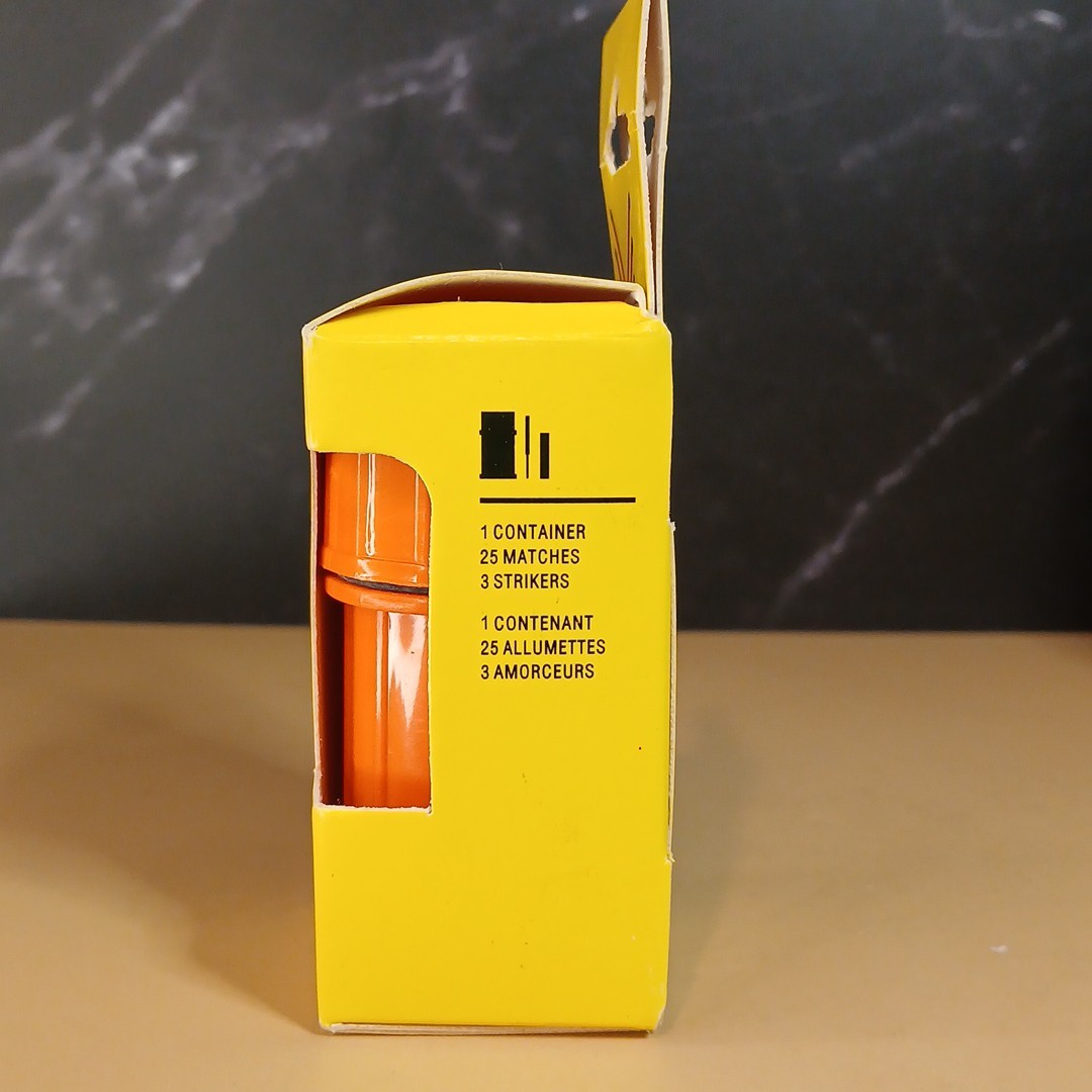 UCO Stormproof Match Kit with Waterproof Case, 25 Stormproof Matches and 3 Strik