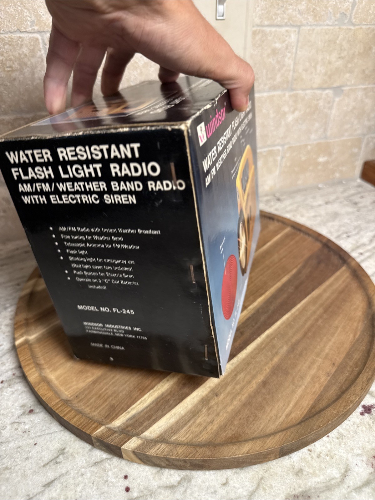 VINTAGE NEW WINDSOR WATER RESISTANT FLASH LIGHT AMFM RADIO ELECTRIC SIREN FL-245