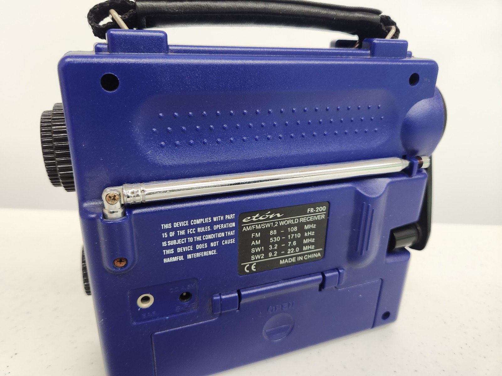 LL Bean Eton Radio FR-200 Emergency Short Wave AM/FM Hand Crank Blue TESTED