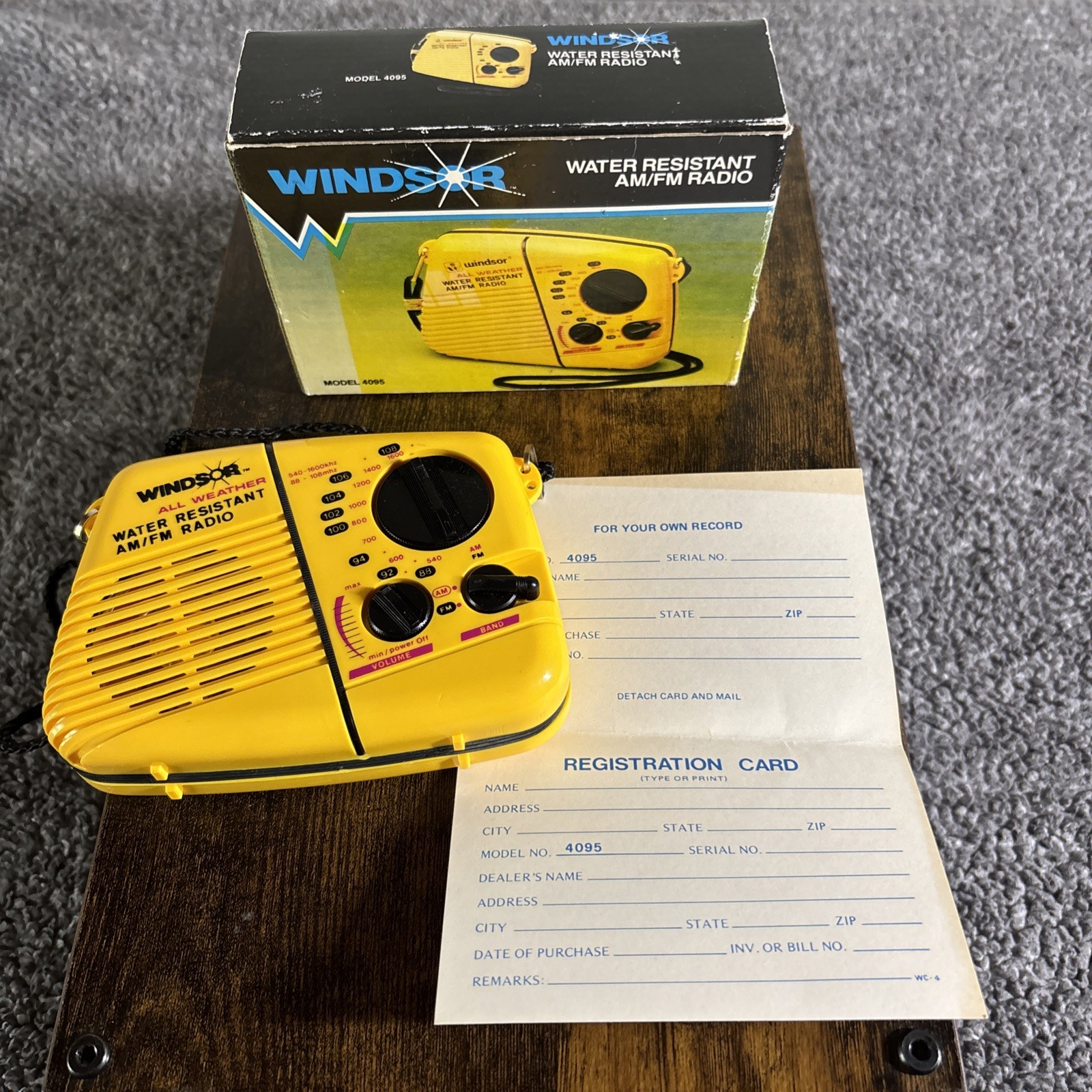 Windsor Water Resistant AM/FM Radio Vintage Yellow 80s
