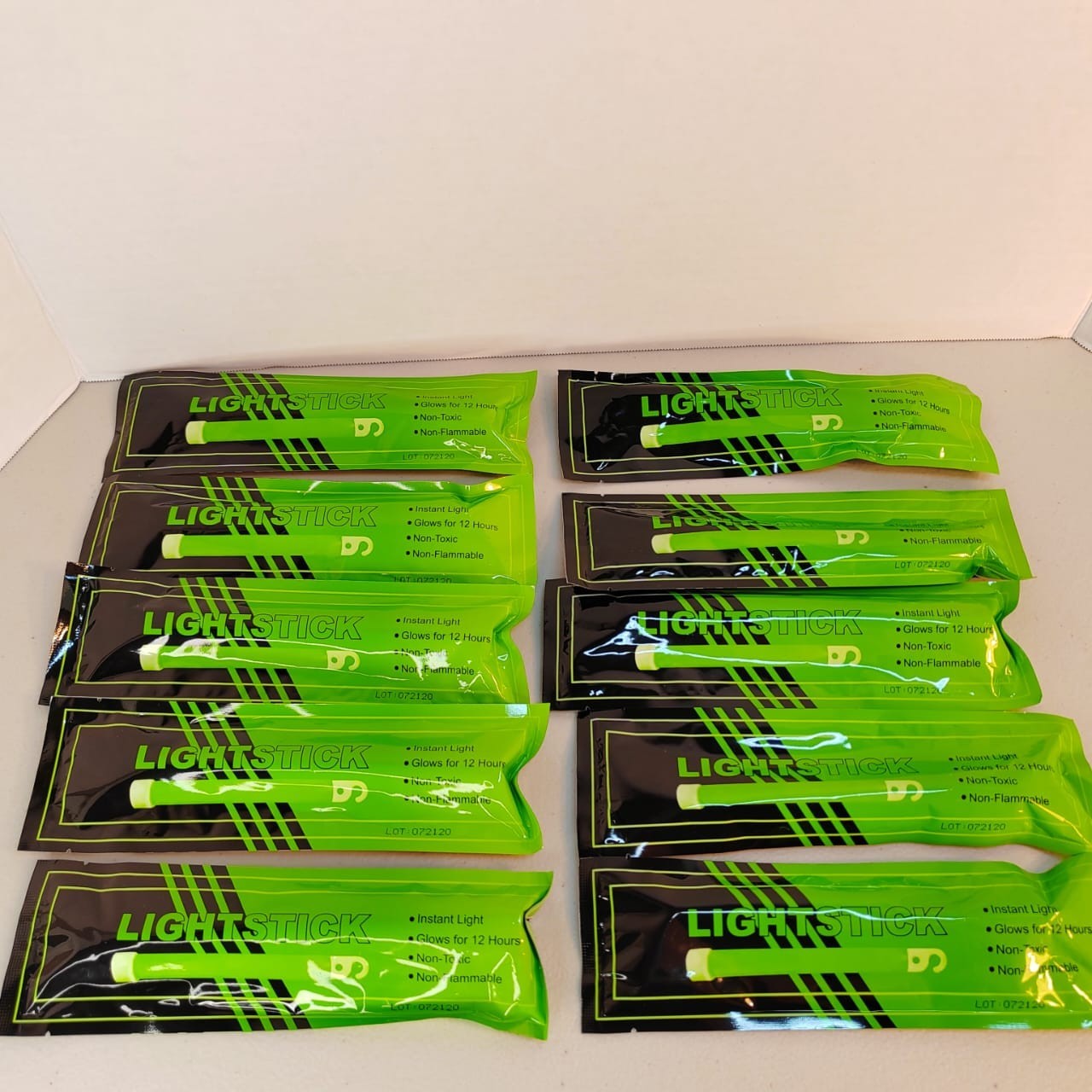 10 Green Emergency Glow Sticks 12 Hour Light Sticks Camping Survival Kit