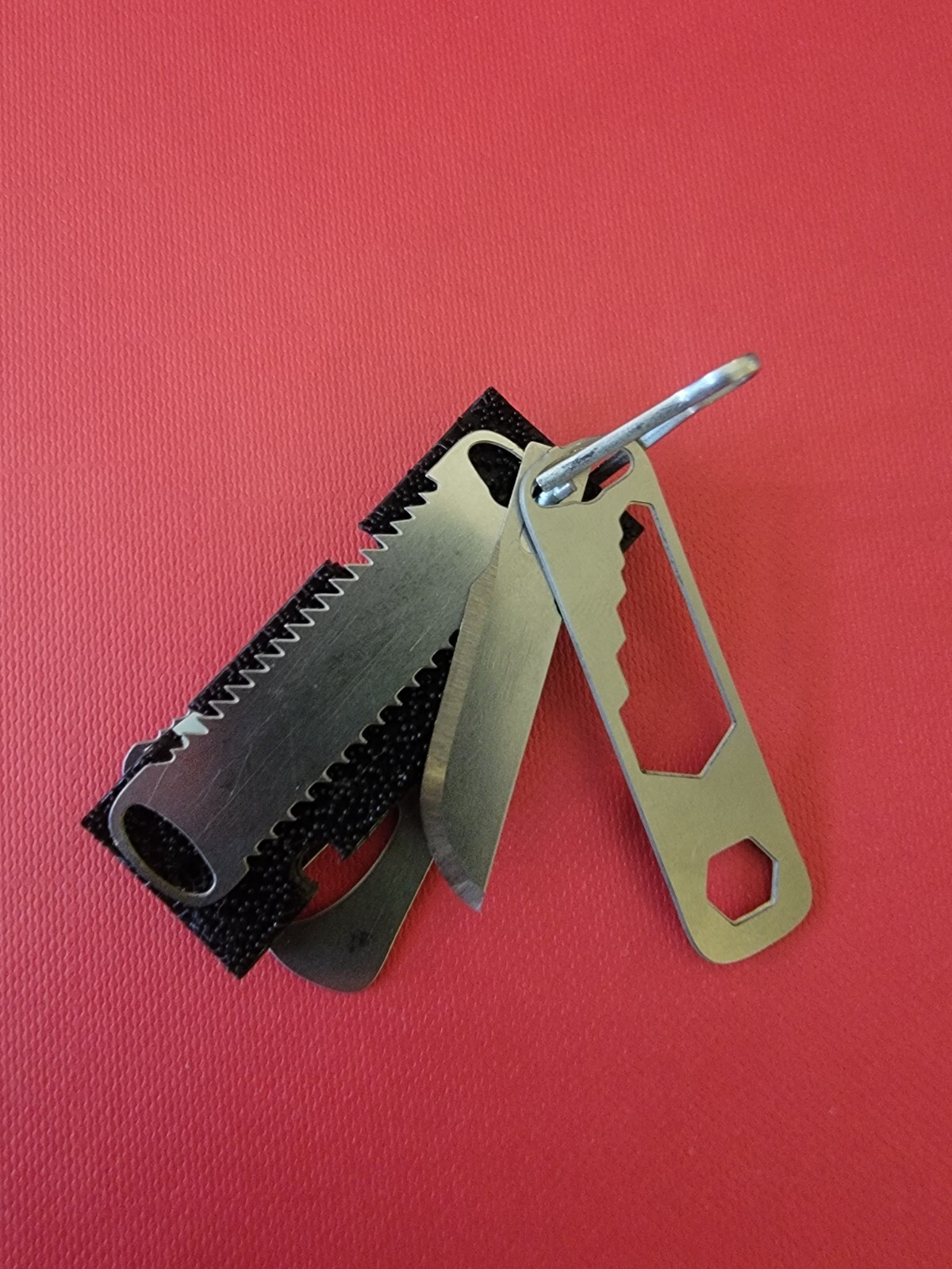 Survival Necklace/Glow in the Dark/with Knife/Saw/flashlight/can Opener…