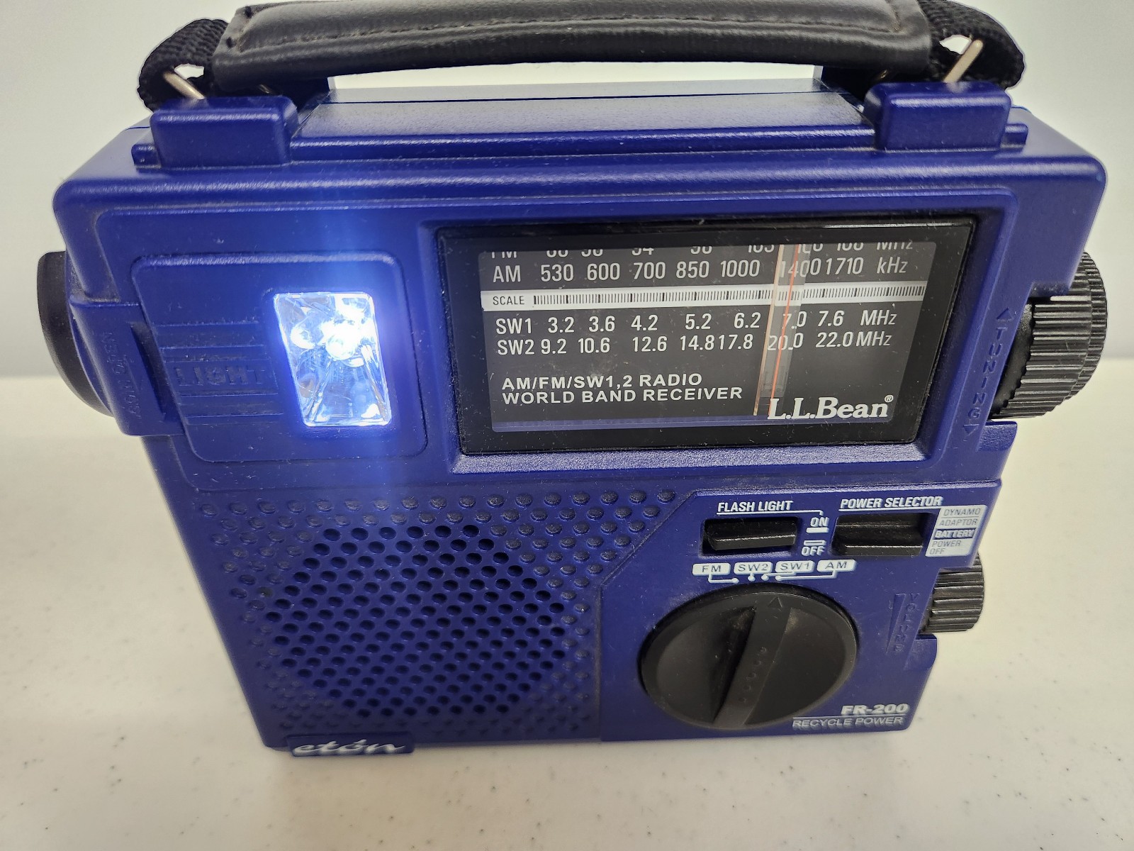 LL Bean Eton Radio FR-200 Emergency Short Wave AM/FM Hand Crank Blue TESTED
