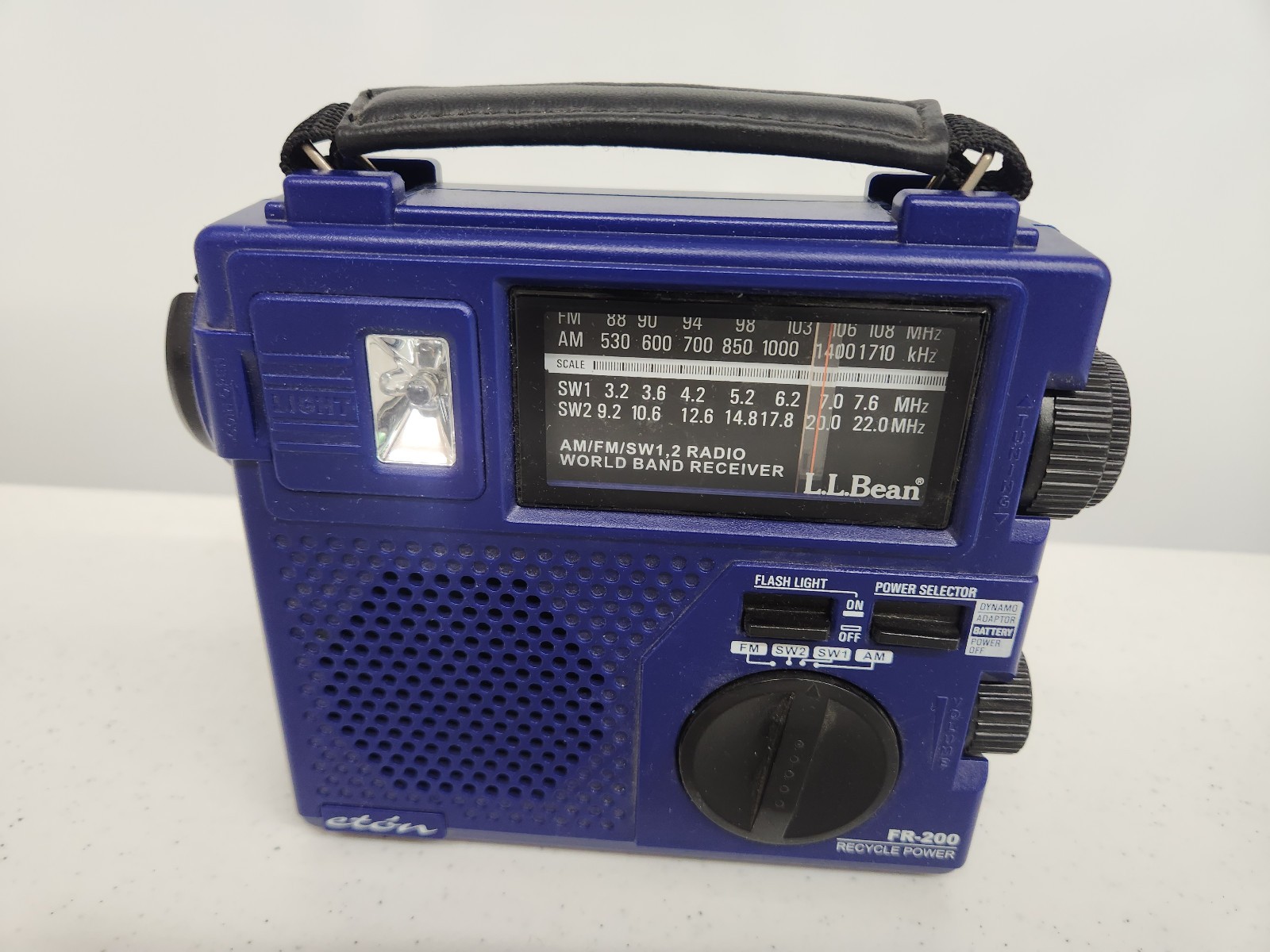 LL Bean Eton Radio FR-200 Emergency Short Wave AM/FM Hand Crank Blue TESTED