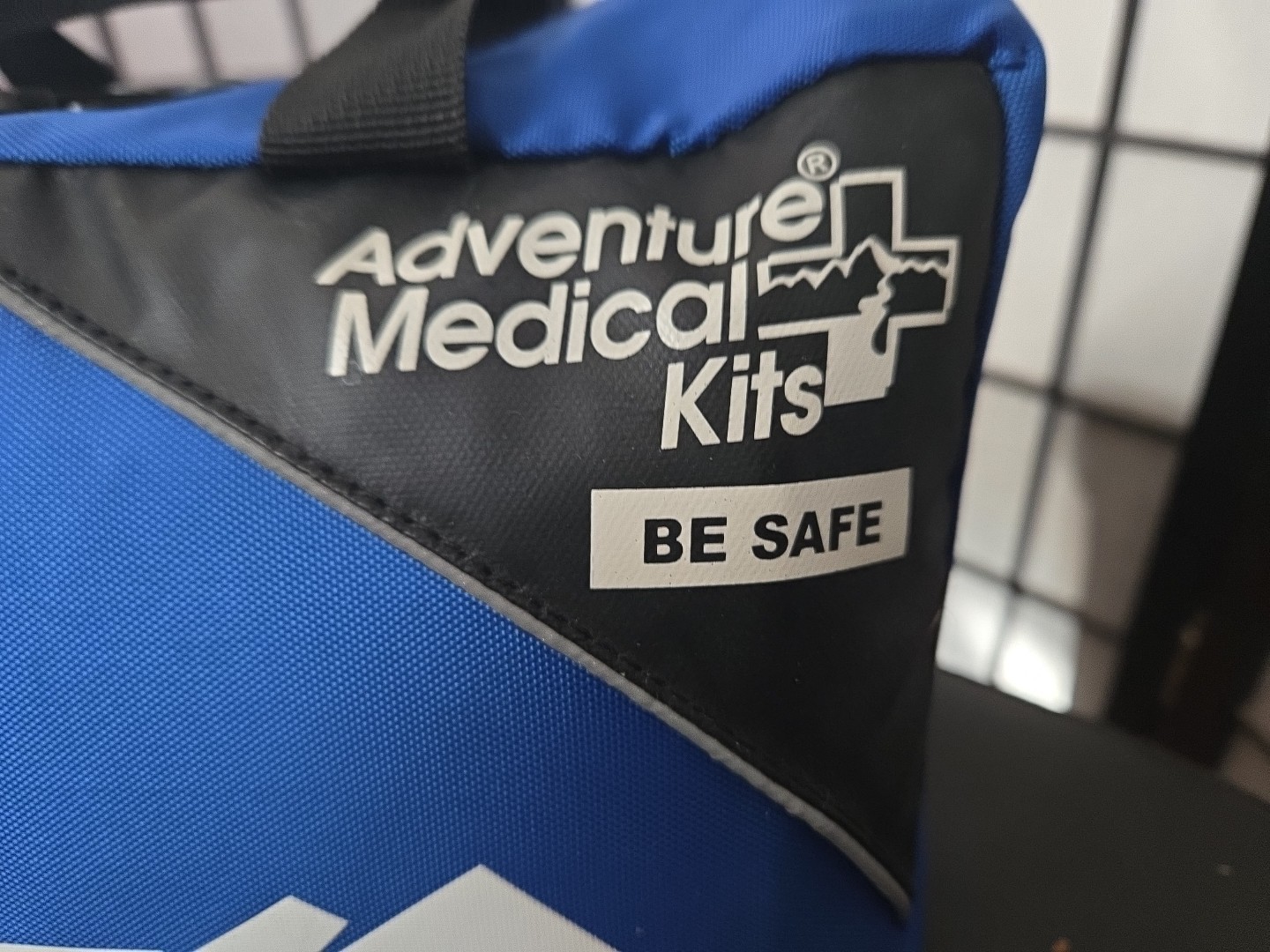 ADVENTURE MEDICAL KITS MOUNTAIN SERIES COMPREHENSIVE MEDICAL KIT, SEALED ITEMS