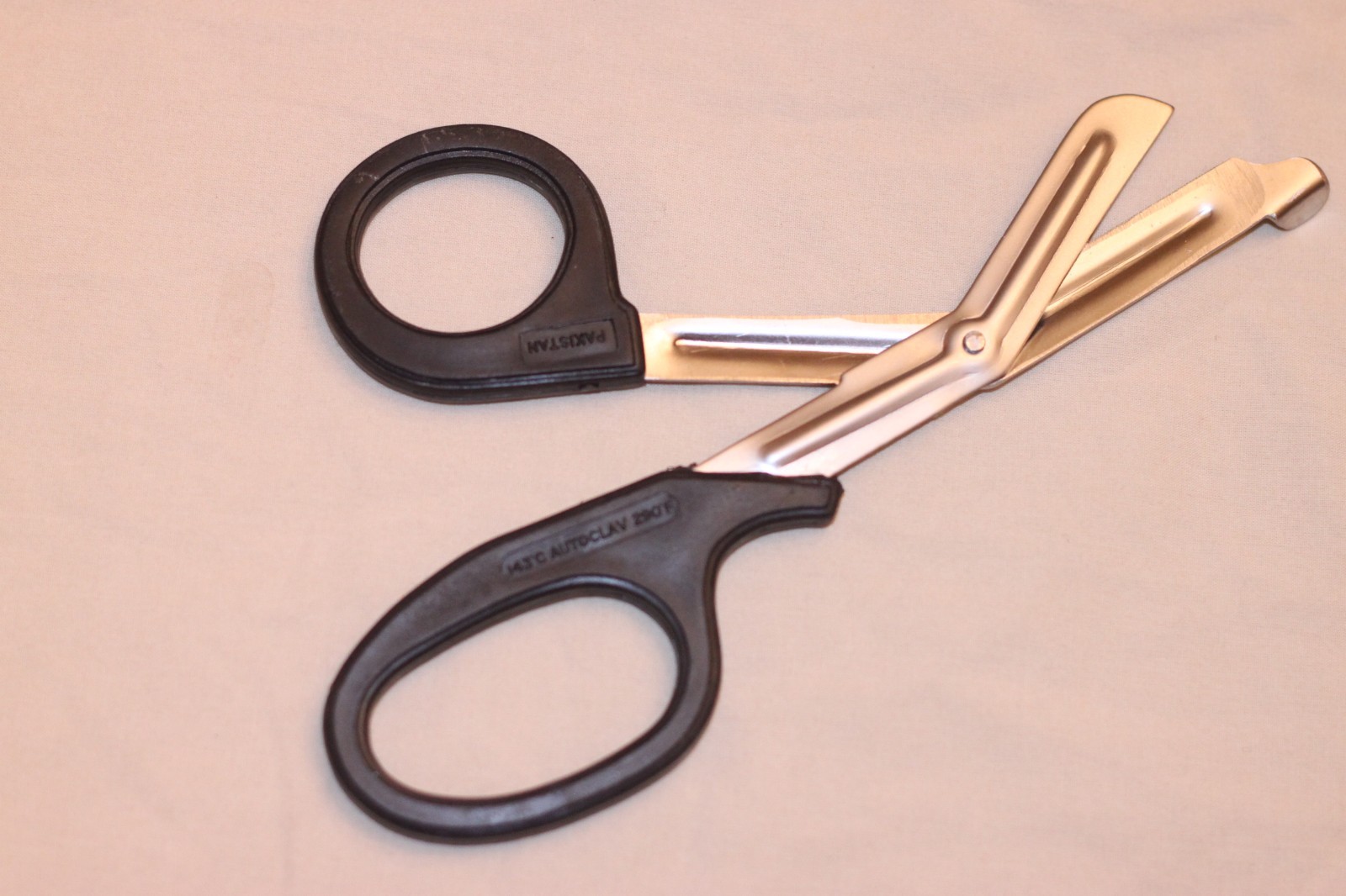 7 1/2″ Scissors Shears Nurse Paramedic EMT Medical Utility Bandage Emergency Kit