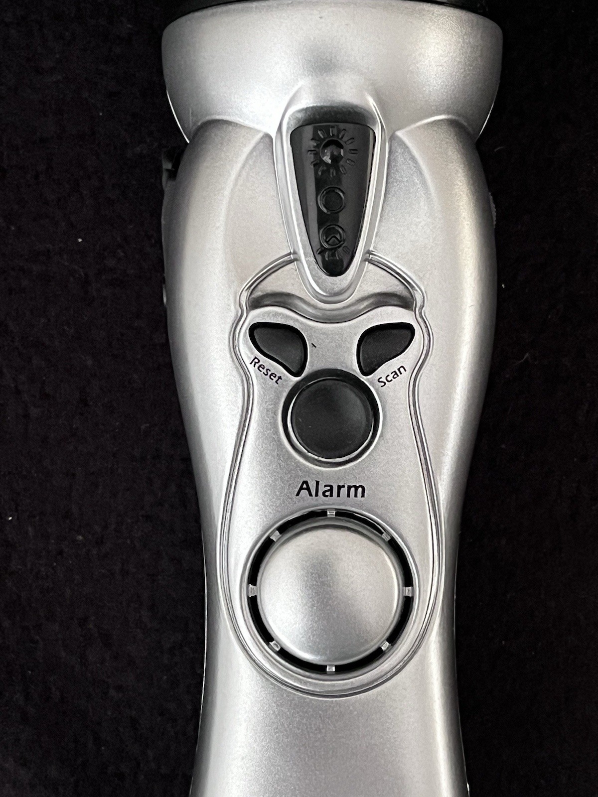 Gizmo Survival Emergency Wind-Up 4in1 Flash Light, Radio, Alarm & Phone Charger
