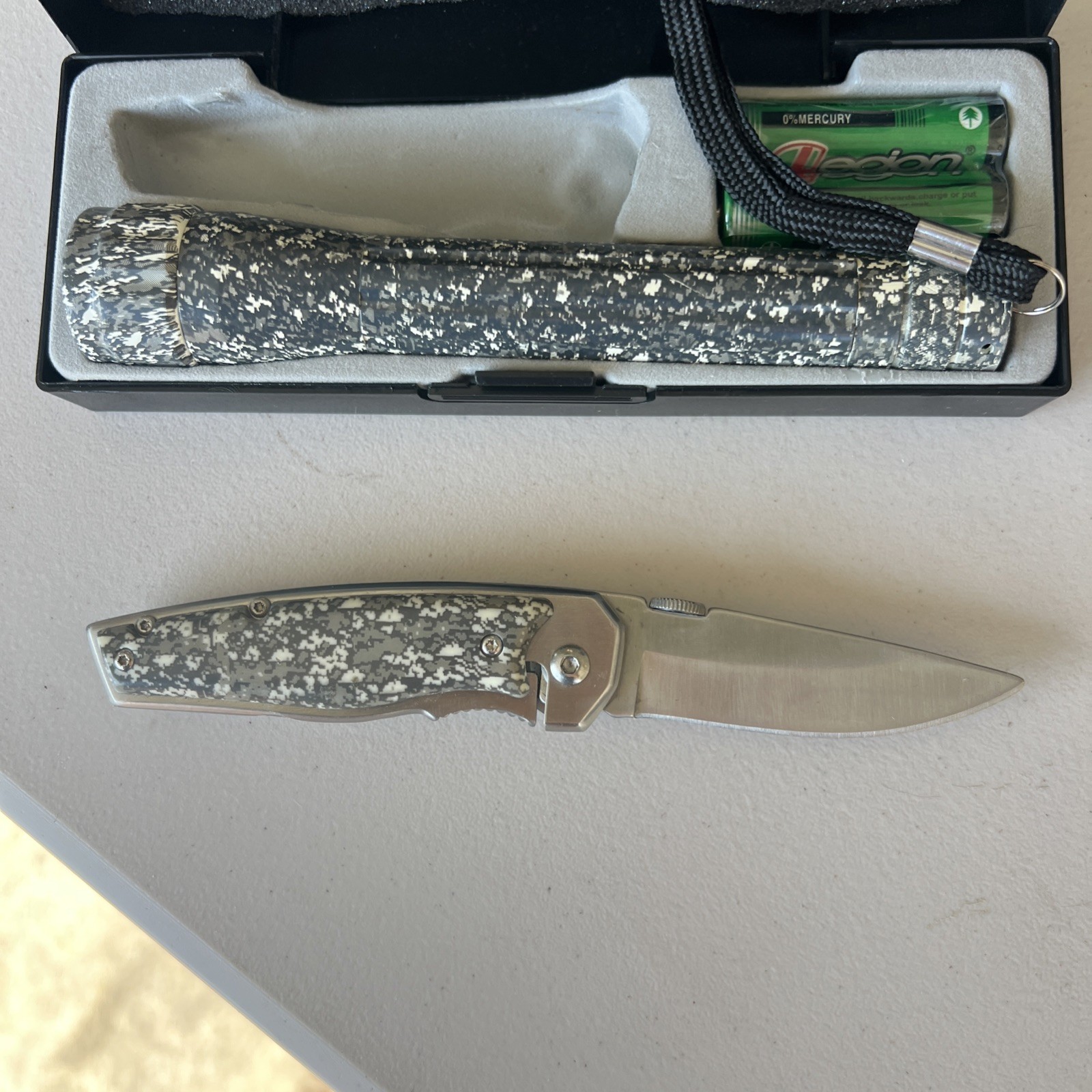 NRA National Rifle Association Survival Combo Set Flashlight & Knife NEW Camo FS