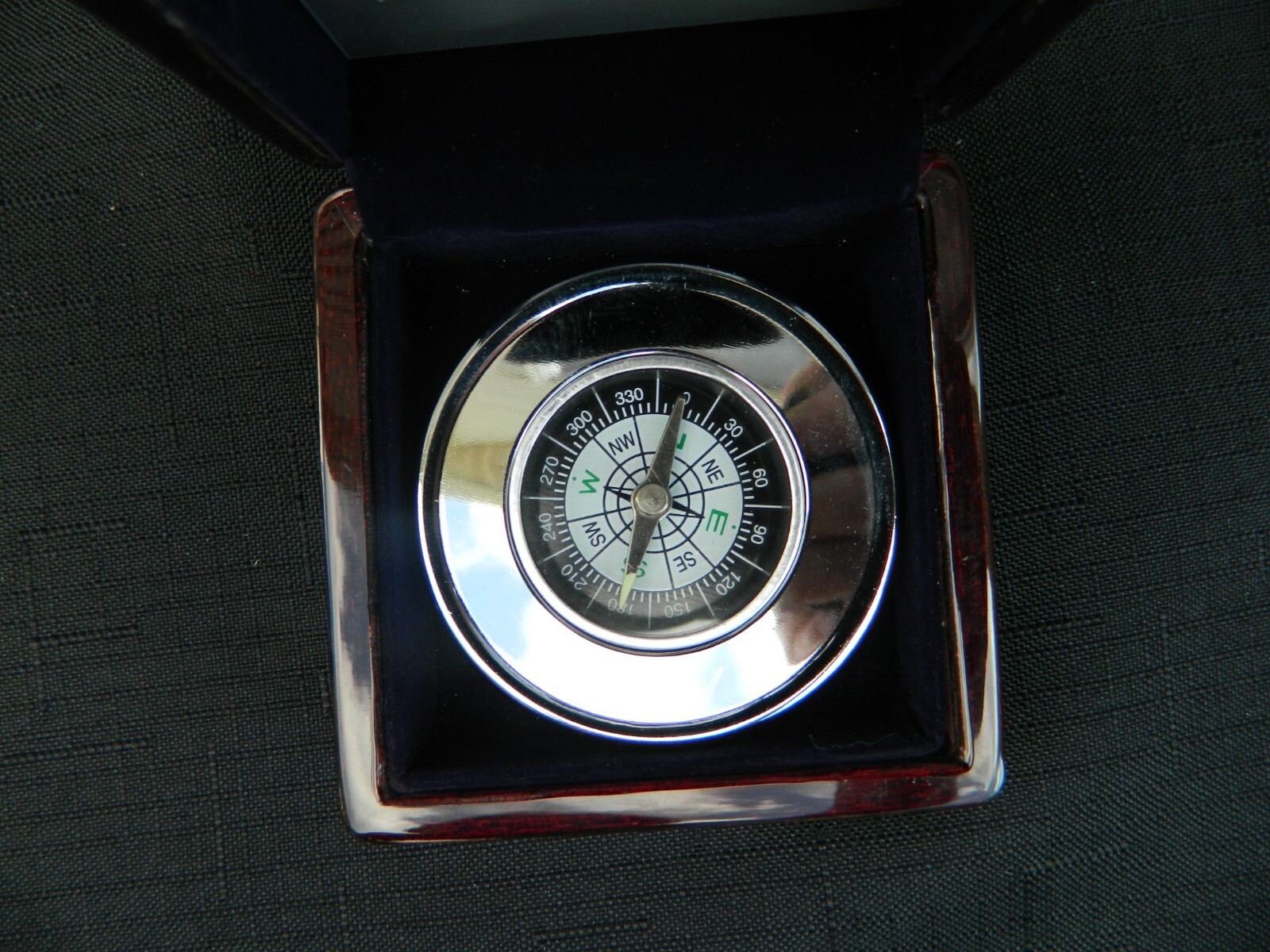 Vintage Chrome Compass w/ hinged Lacquered Wooden Box Advertising SRCTec 3″x3″