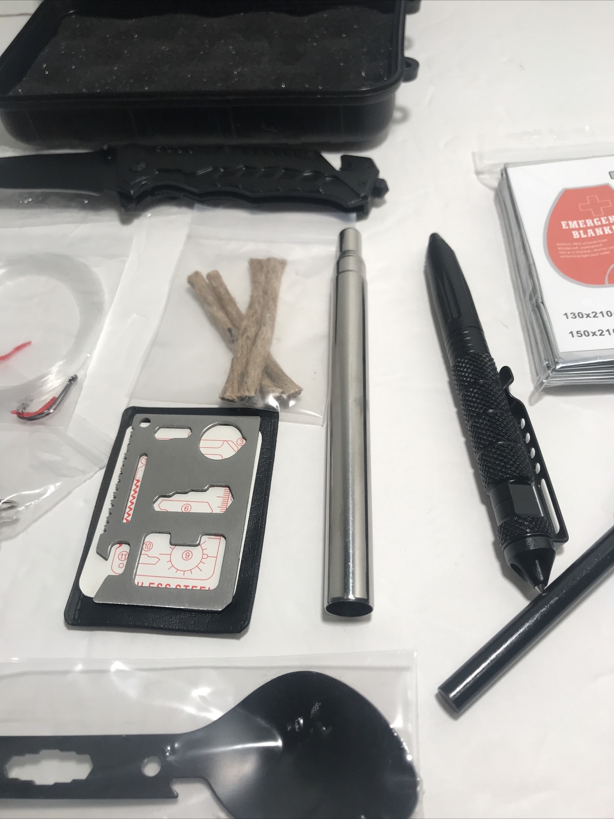 EILIKS Survival Gear Kit, Emergency EDC Survival Tools 21 In 1 SOS Earthquake