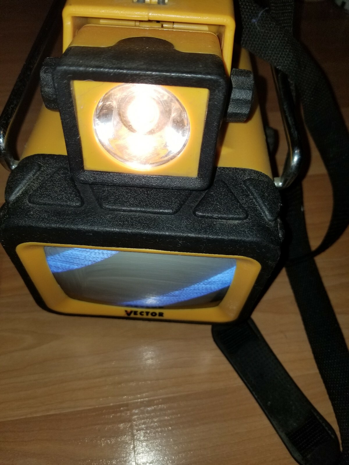 VECTOR TOUGHBRITE Storm Tracker NOAA Weather Alert AM-FM Radio Lantern TV VEC135