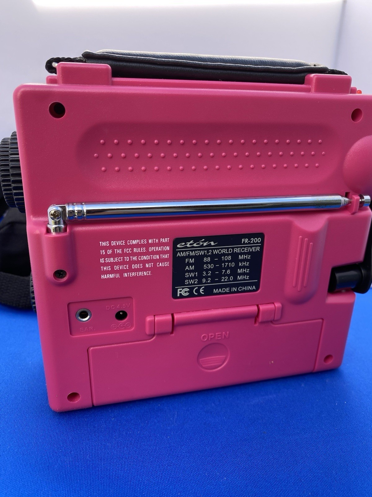 LL Bean FR-200 Emergency RADIO Short Wave AM/FM Hand Crank Pink Eton w/ Case