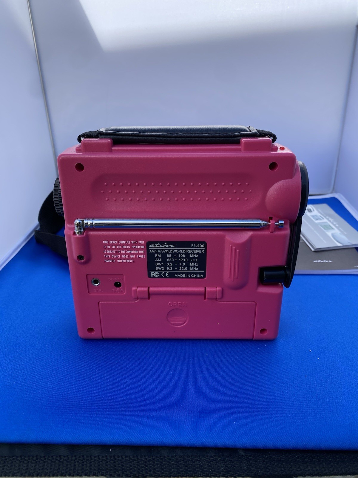 LL Bean FR-200 Emergency RADIO Short Wave AM/FM Hand Crank Pink Eton w/ Case