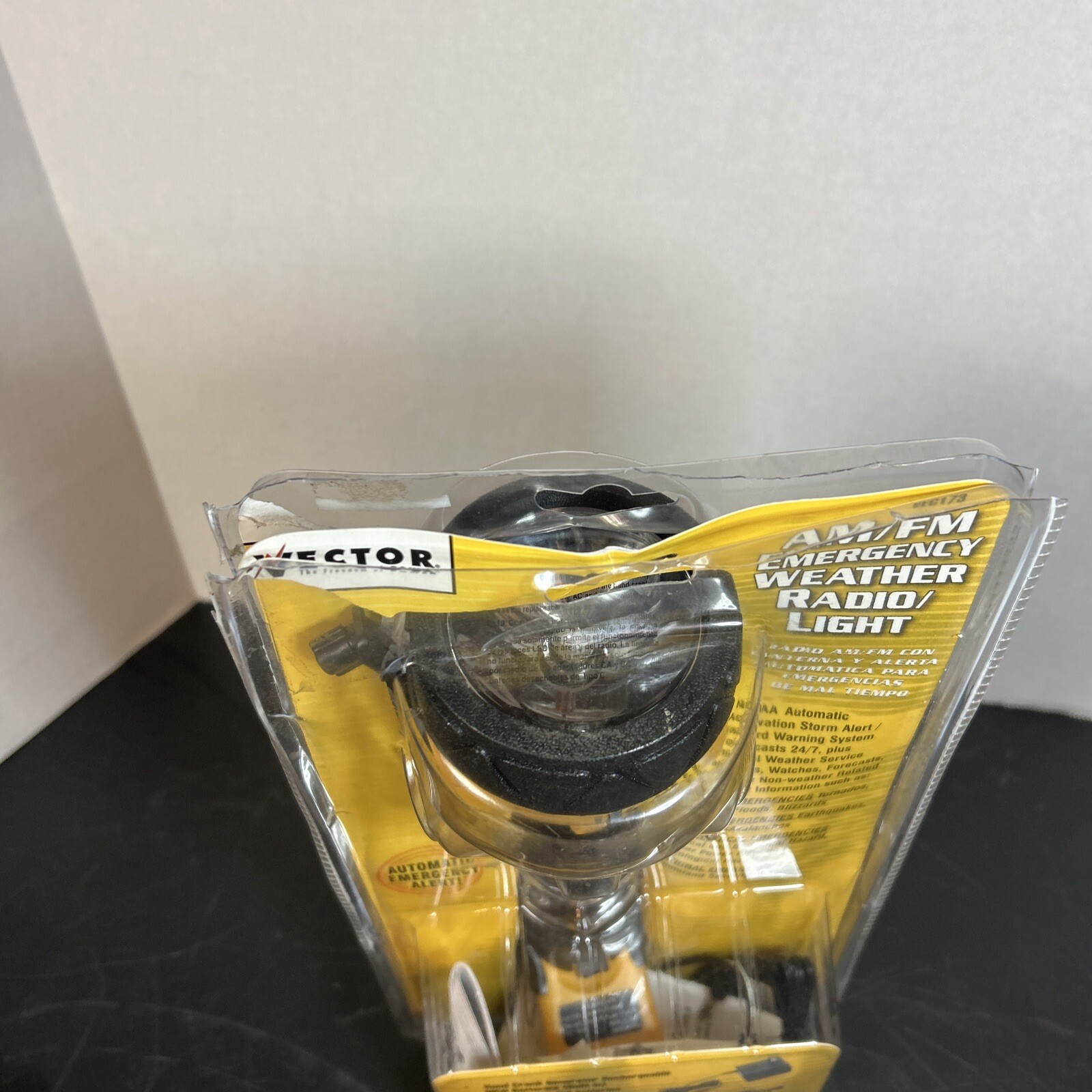Vector AM/FM Emergency Weather Radio Light Generator Storm Tracker VEC173 New