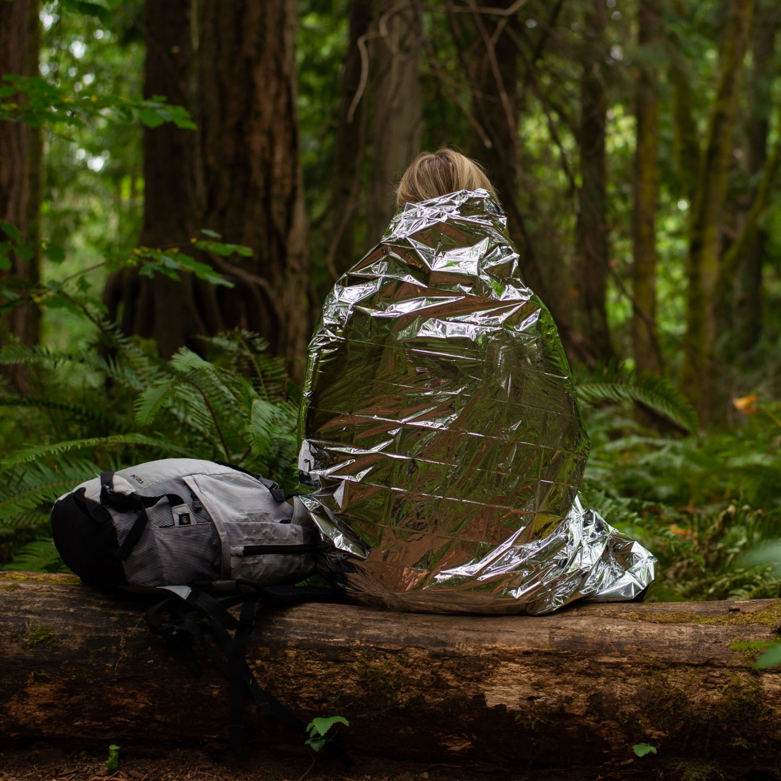 Emergency Outdoor Blanket Insulated Thermal Reflector Retains Body Heat 10 Pack