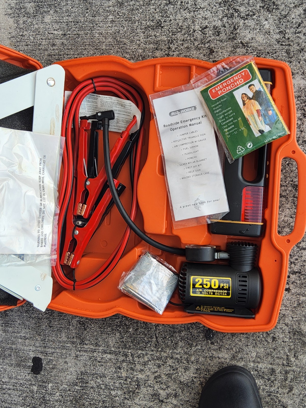 NEW BuzzWorks Buzz Works Roadside Emergency Kit Deluxe Comprehensive
