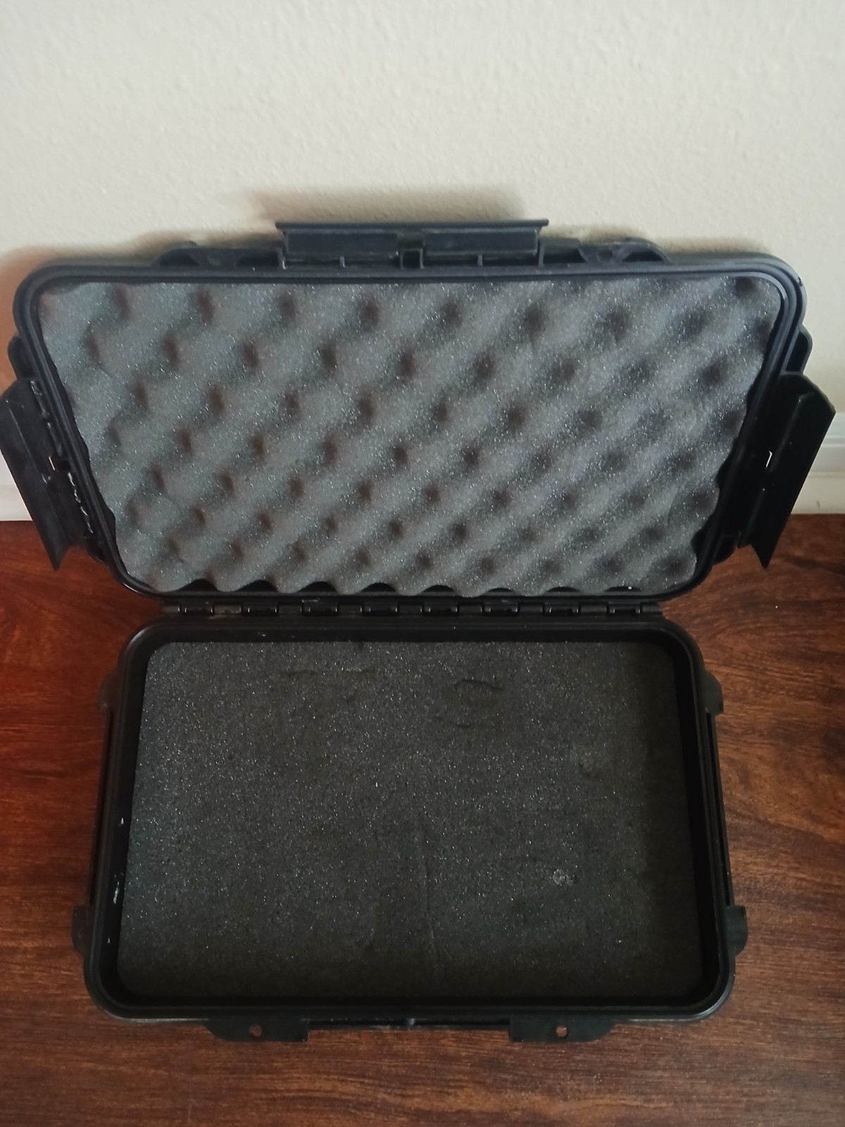 ✨️Elephant Elite MAX003S Waterproof Hard Shell Protective Case Made In Italy✨️