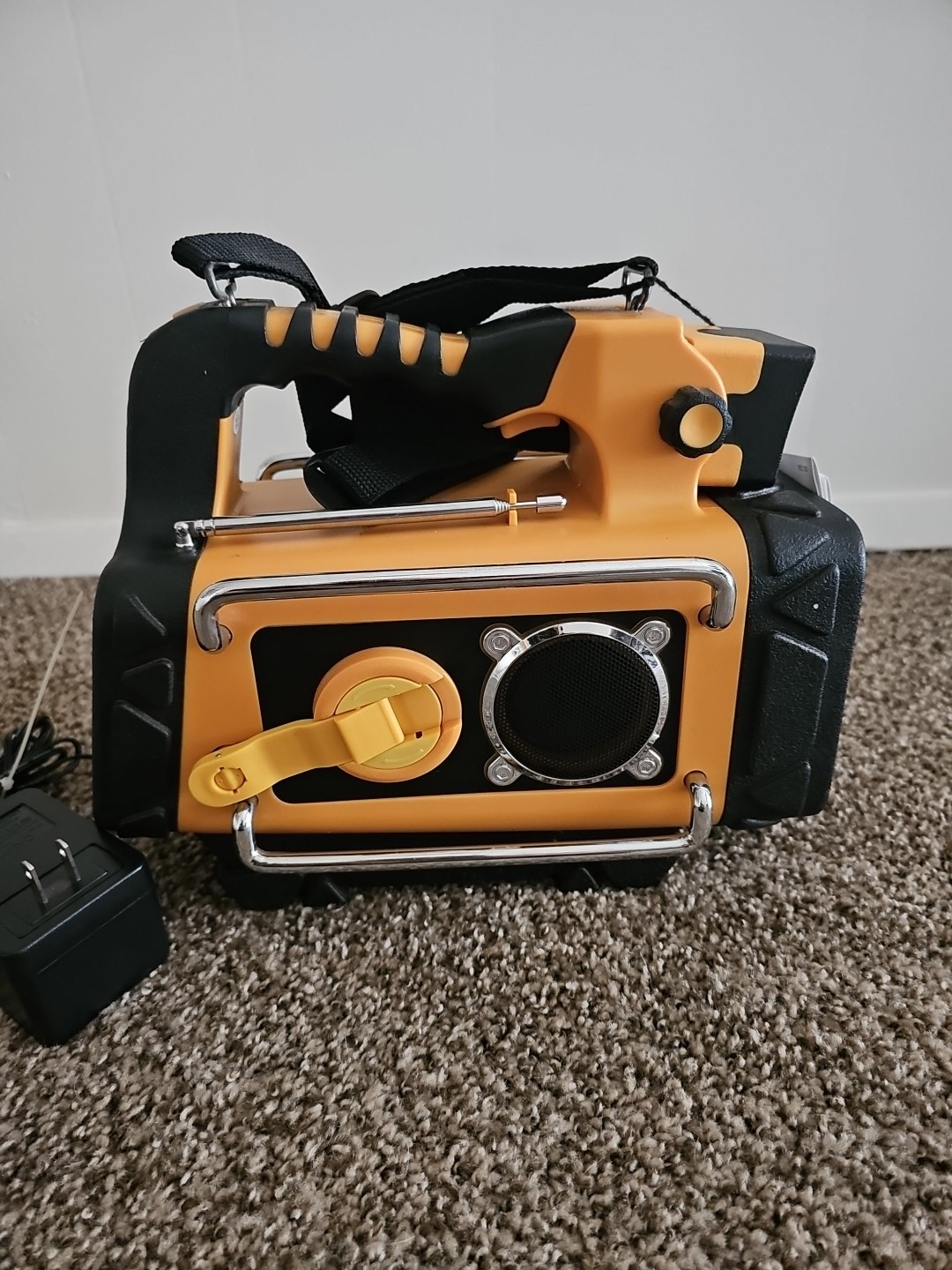 Storm Tracker Vector Toughbrite NOAA Weather Alert AM-FM Radio Lantern TV