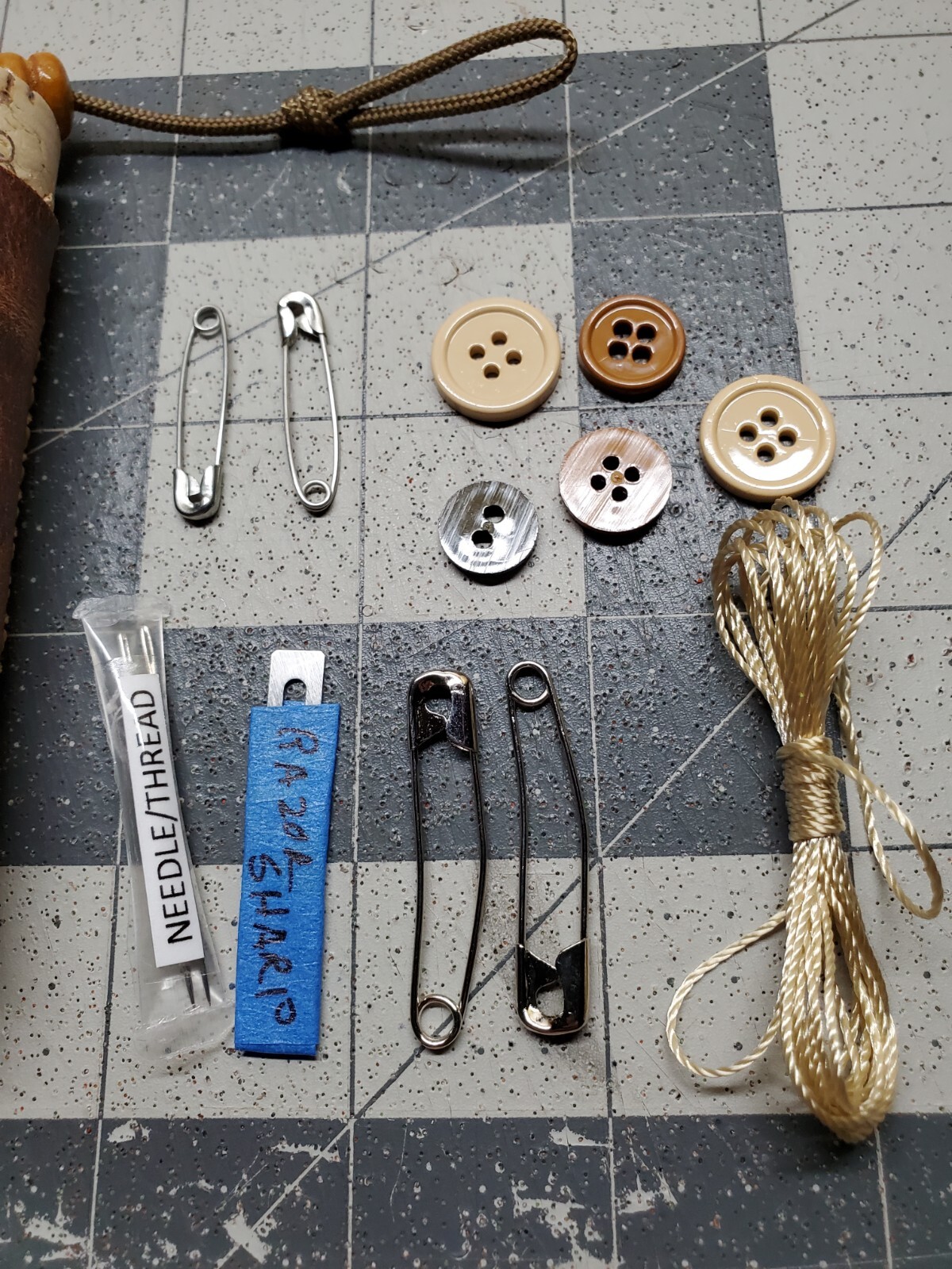 Bushcraft Fix It Kit (sewing kit)