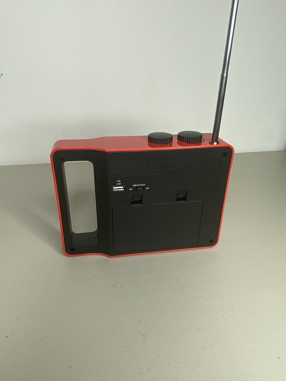 Emergency CRANK RADIO – AM/FM/WEATHER – BUILT IN LIGHT – USB CHARGING PORT NEW