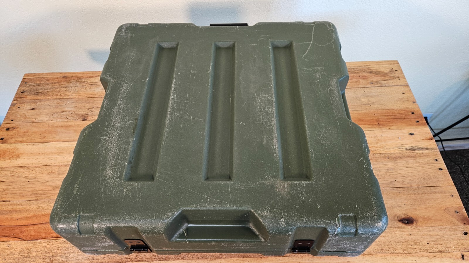 Military Plastic Weather Proof Hard Case 22x21x7 Hinged Lid Hardigg Pelican