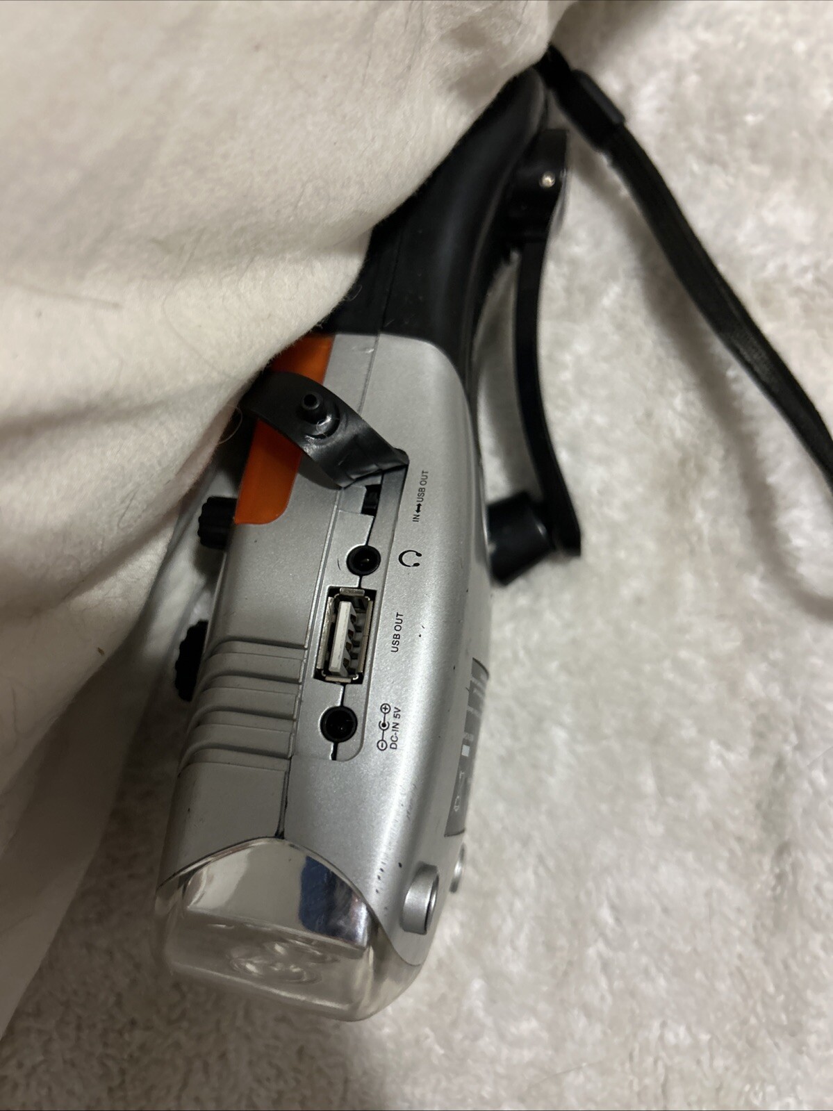 Duracell KP028 Silver & Black Crank Light with AM/FM Radio, Safety Blinker, USB