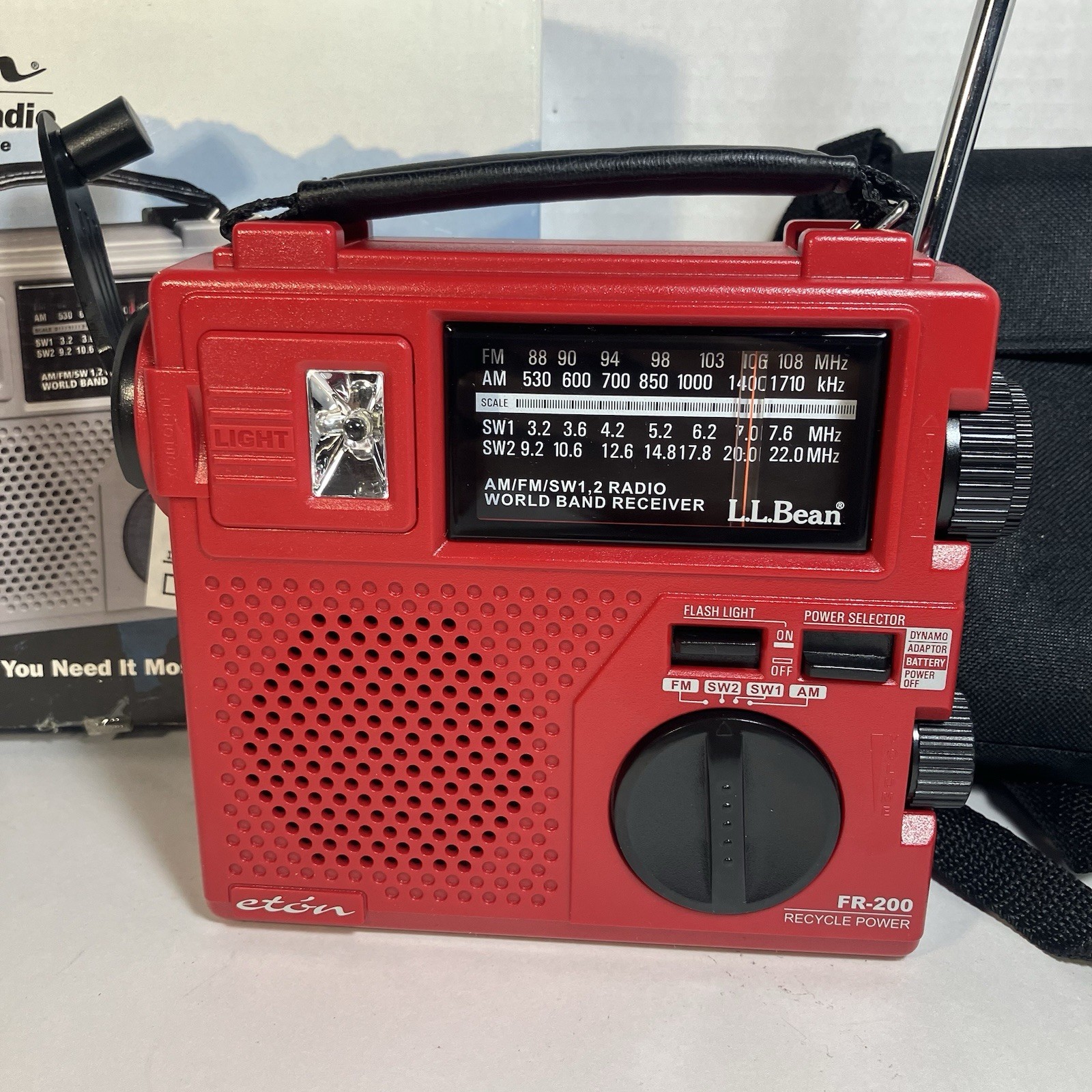 LL Bean FR-200 Emergency RADIO Short Wave AM/FM Hand Crank Eton w/ Case • Red
