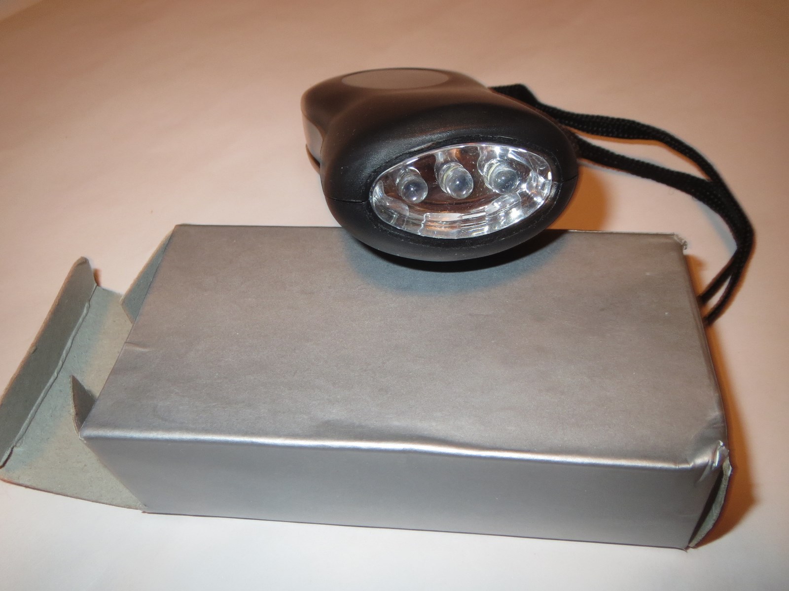 Hand Crank LED Flashlight – 3 LED – color black – USA Seller