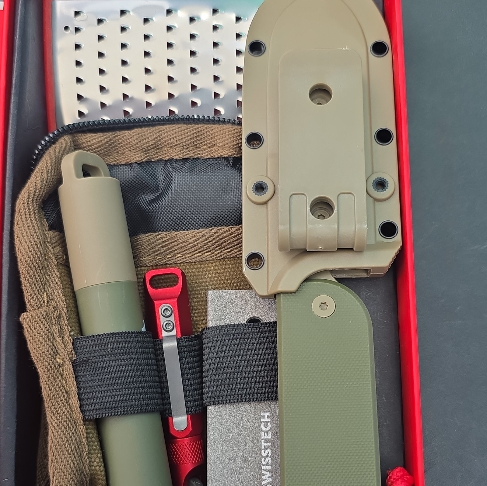 Swiss Tech Lodern Survival Kit Fixed Blade Knife & Magnesium Fire Starter Set