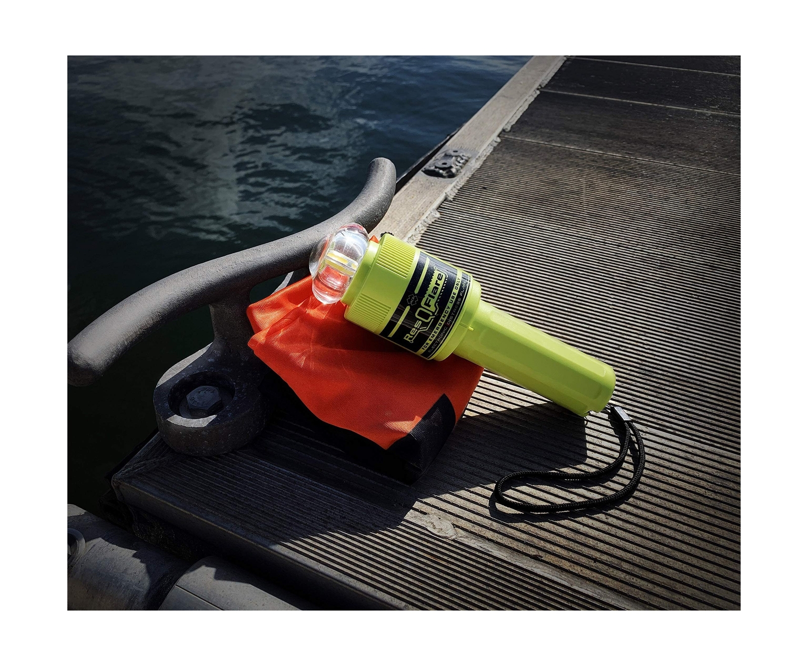 ACR ResQFlare E-Flare Safety Kit – Marine Electronic Boat Flare Meets USCG Da…